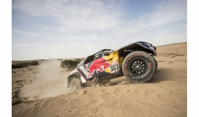 Imagen Victoria de Carlos Sainz en otro doblete de Peugeot en la 6ª etapa del Dakar
